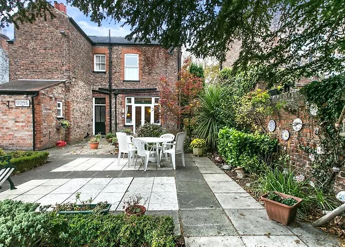 Guest house Adams House *